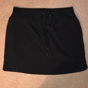 Women’s Athleta skort- Black with pockets